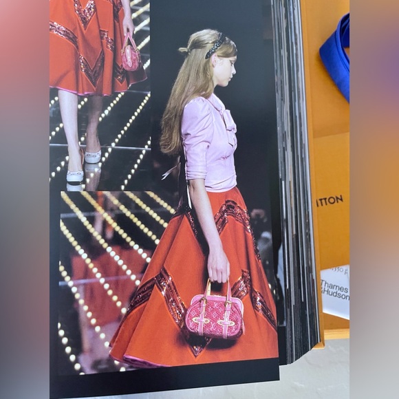 New Louis Vuitton book CATWALK coffee table collectible book - Picture 9 of 17